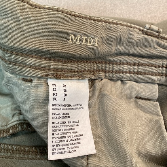 American Eagle - super stretch chino shorts. Size 00 - Picture 4 of 12
